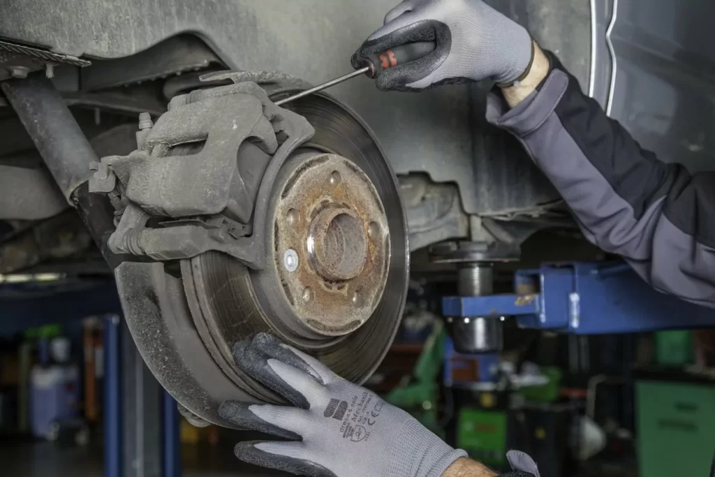 Servicio de Cambio de Pastillas de Frenos para Carro en bogota, taller automotriz especializado para vehiculos, mecanicos expertos, mantenimiento discos de freno (17)